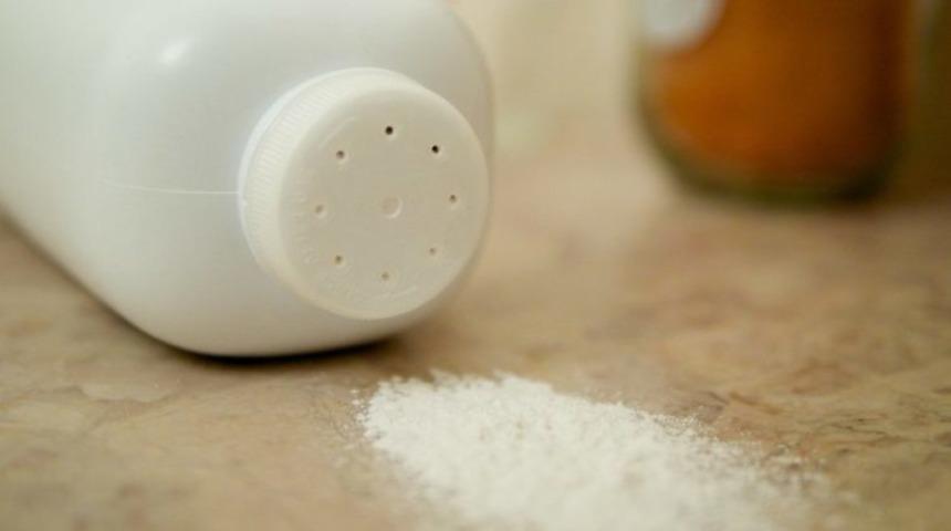 Bebek pudrasıyla &ccedil;i&ccedil;eklerinizi coşturmanın 9 yolu