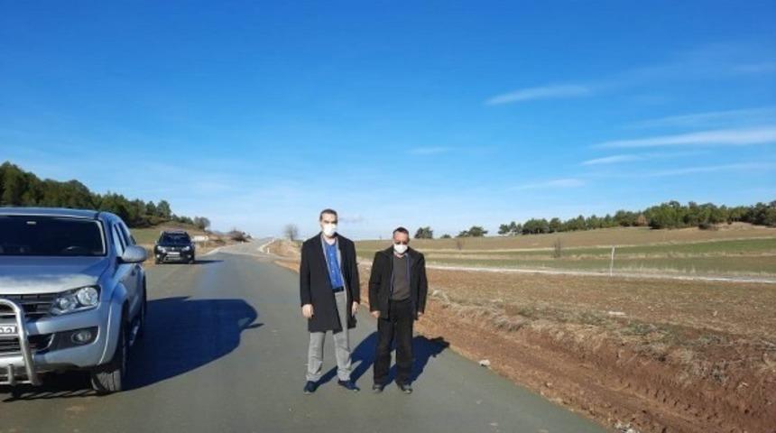 Emet’te 2 köy yolu beton asfalt