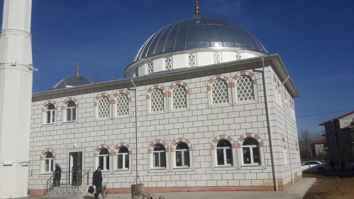 Hayırsever iş insanının yaptırdığı cami ibadete açıldı G2