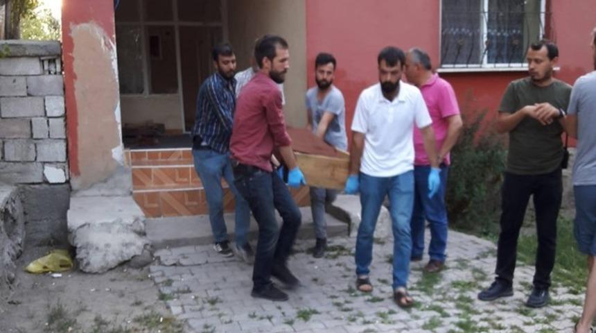 Ağrı'da vahşet! &Ouml;nce eşini &ouml;ld&uuml;rd&uuml; sonra kalbine bı&ccedil;ak sapladı