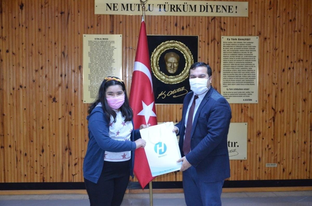 &Ccedil;amlıyayla&rsquo;da &ouml;ğrencilere tablet dağıtıldı