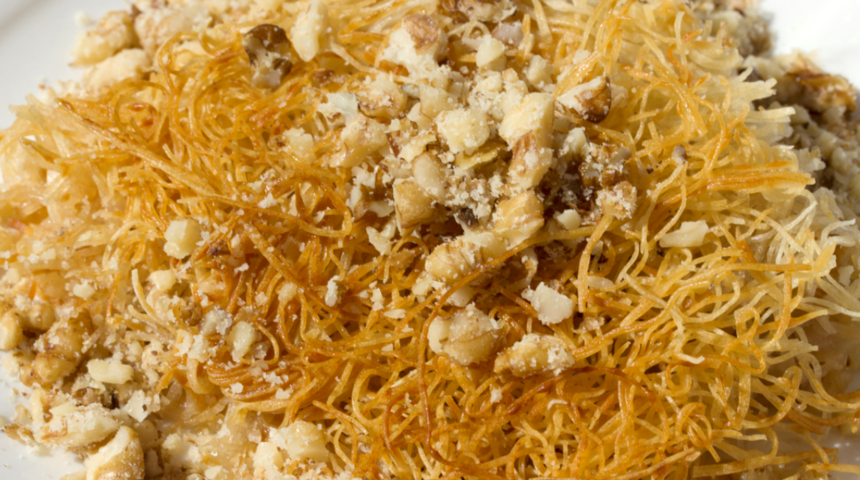 Üstü çıtır içi yumuşacık: Kadayıflı muhallebi tarifi