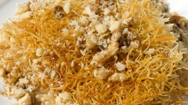 Üstü çıtır içi yumuşacık: Kadayıflı muhallebi tarifi