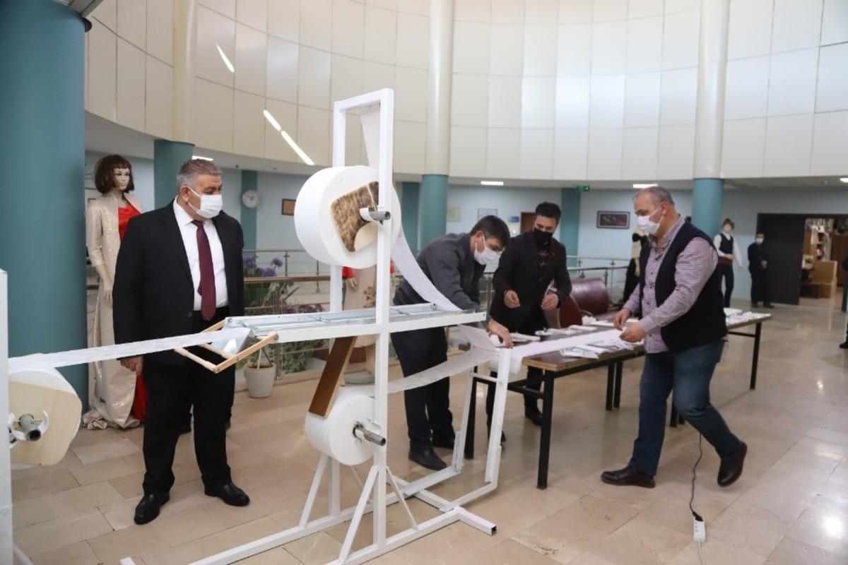 Paland&ouml;ken Belediyesi maske makinası &uuml;retti