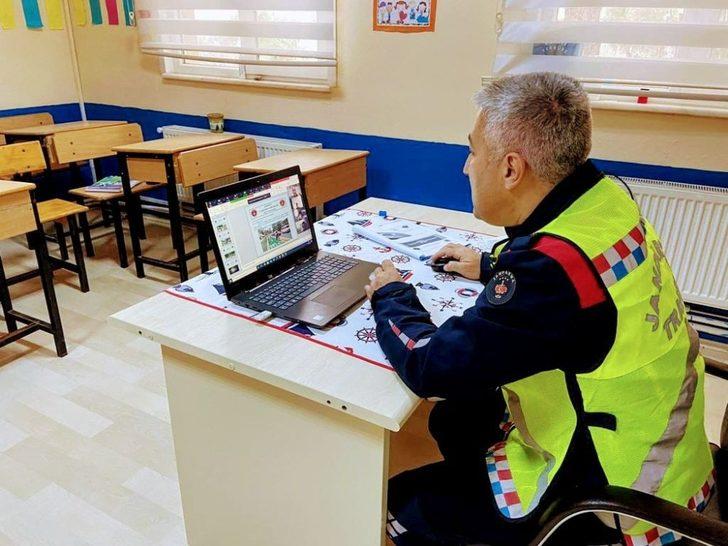 Çanakkale jandarma ekiplerinden online trafik güvenliği eğitimi G3