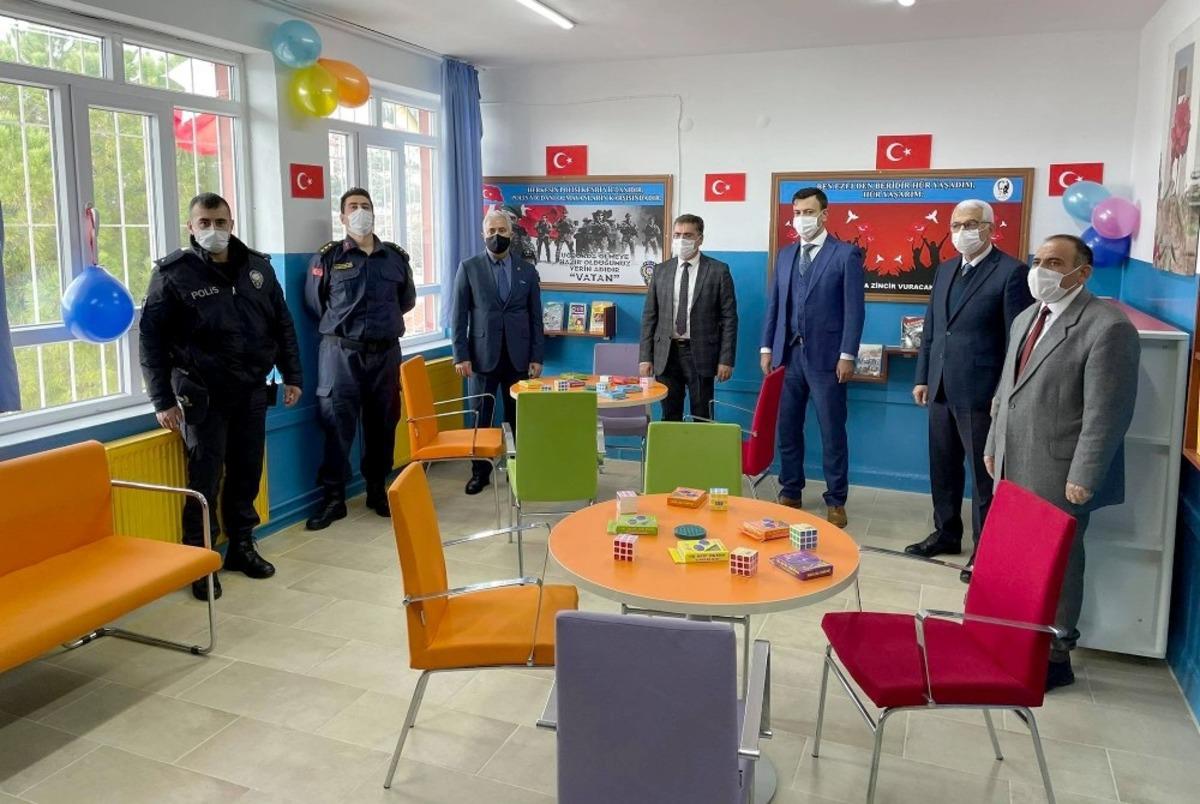 Yatağan&rsquo;da &lsquo;Polis Amca&rsquo; k&uuml;t&uuml;phanesi a&ccedil;ıldı