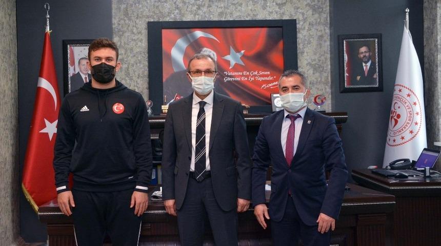 Şampiyon g&uuml;reş&ccedil;iden İbanoğlu&rsquo;na ziyaret