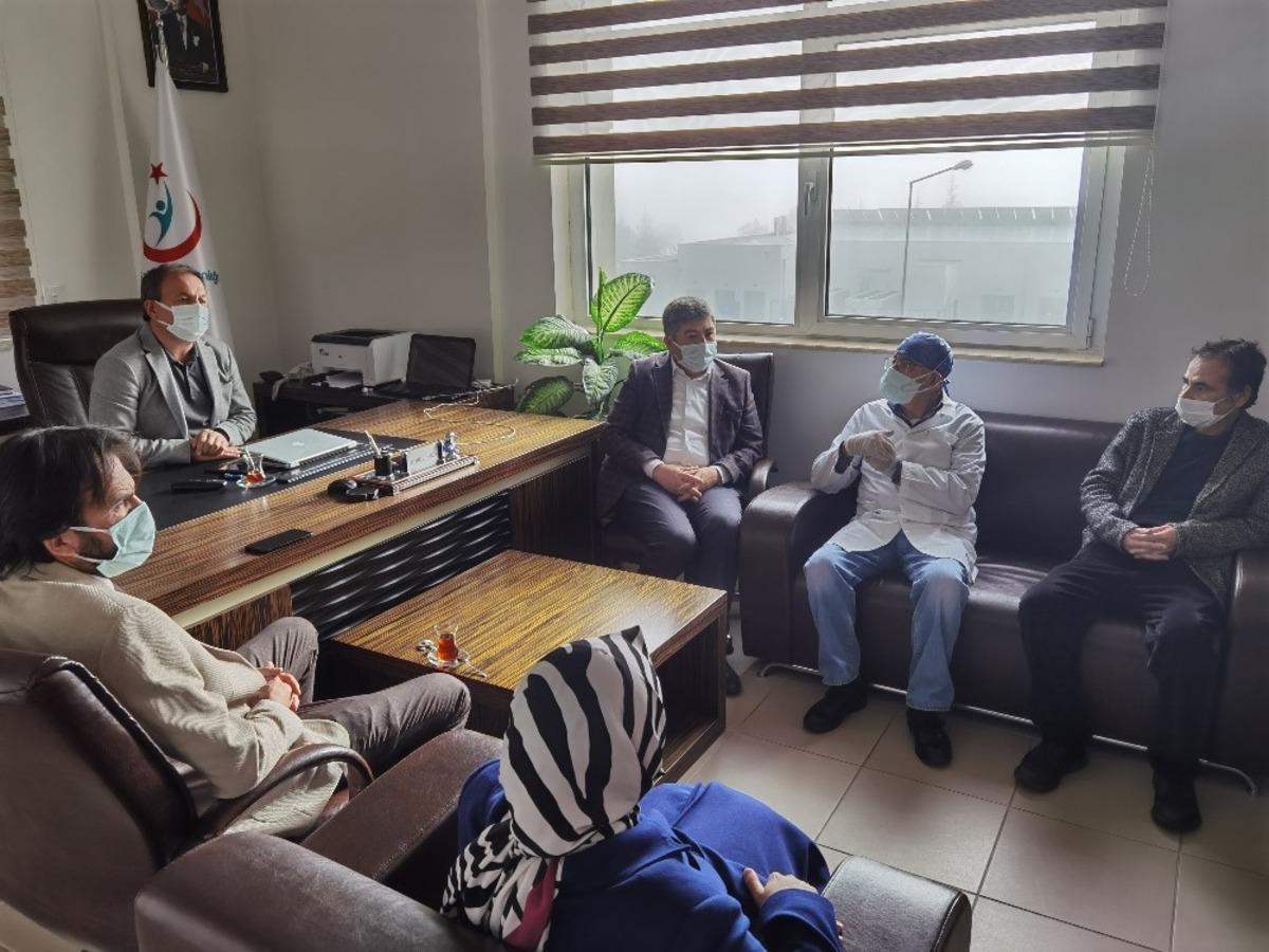 Başkan Ak&ccedil;adurak. &ldquo;Sağlık &ccedil;alışanlarımızın emeğine ve alın terine saygı duymalıyız&rdquo;