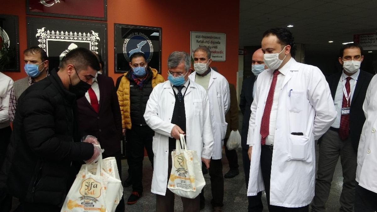 Arıcılardan sağlık &ccedil;alışanlarına &lsquo;ballı&rsquo; s&uuml;rpriz