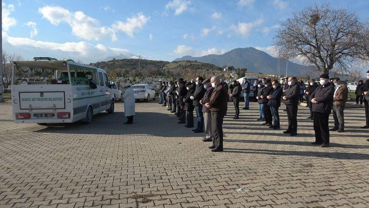 Annesinin ardından korona virüse yenilen Doktor toprağa verildi G4
