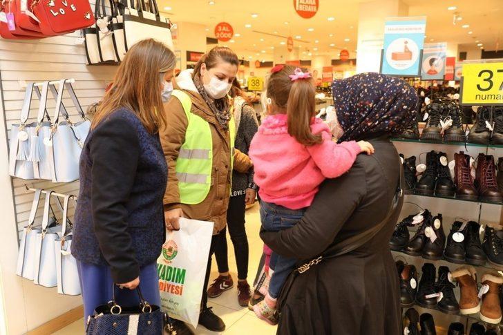 Hayırsever çiftten ihtiyaç sahiplerine yardım G2