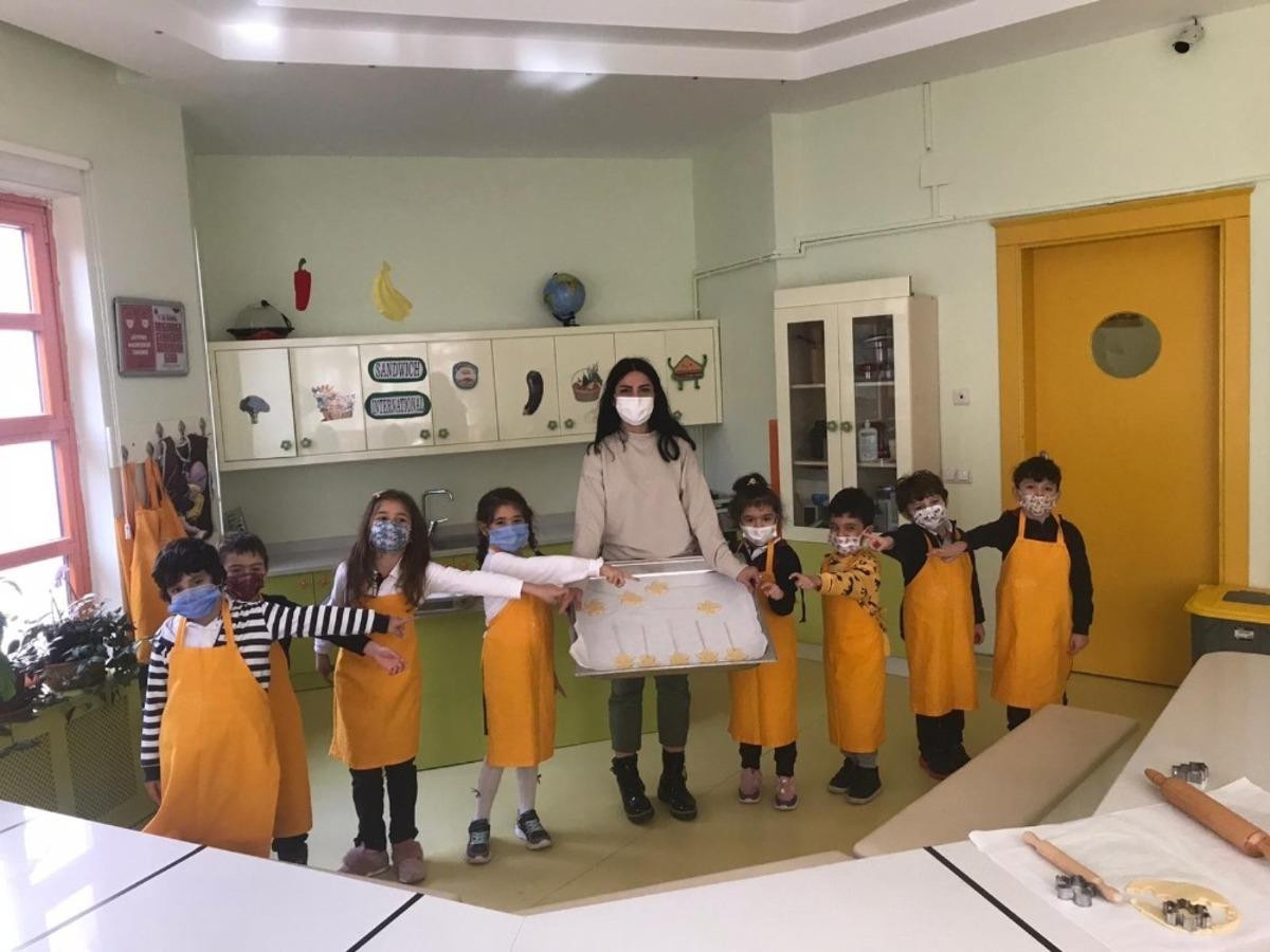 Minik GKV&rsquo;liler dilek kartı hazırlayıp kurabiye yaptı