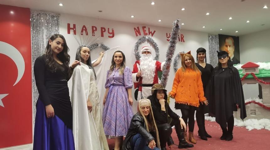 GKV’li öğretmenler hem yazdı hem oynadı