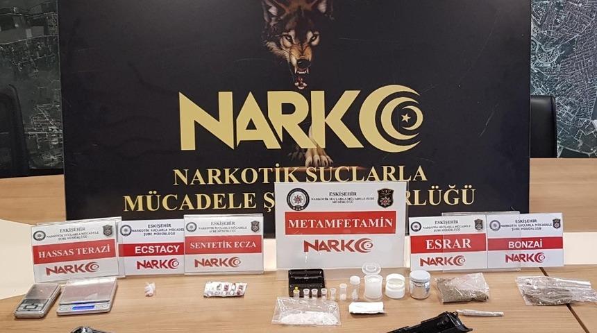 Eskişehir&rsquo;de torbacılara yılbaşı &ouml;ncesi operasyon: 3 g&ouml;zaltı