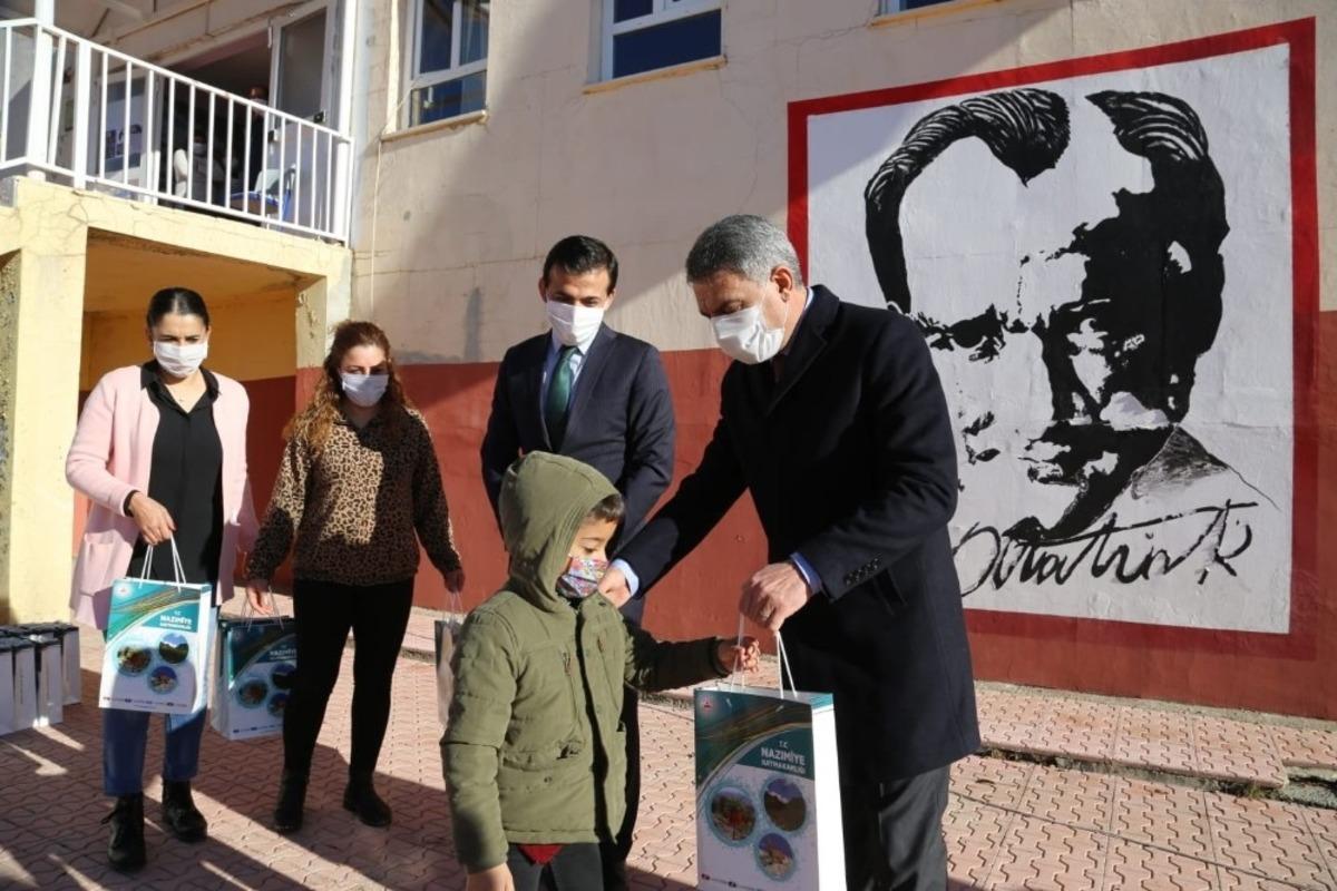 Tunceli&rsquo;de ihtiya&ccedil; sahibi &ouml;ğrencilere tablet ve diz&uuml;st&uuml; bilgisayar