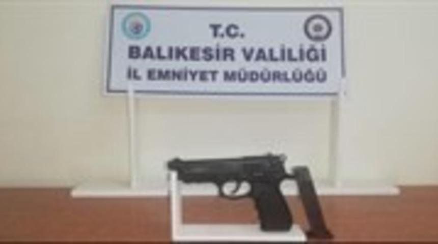 Balıkesir’de polis 17 aranan şahsı yakaladı