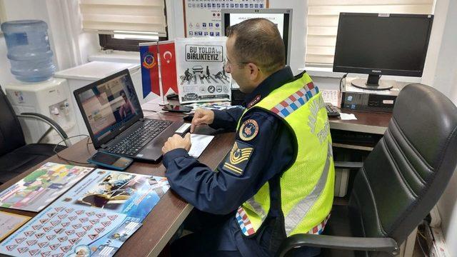 Dörtyol’da jandarmadan öğrencilere online trafik eğitimi