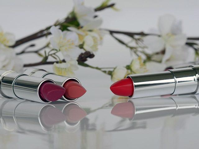 R&uuml;yada ruj s&uuml;rmek