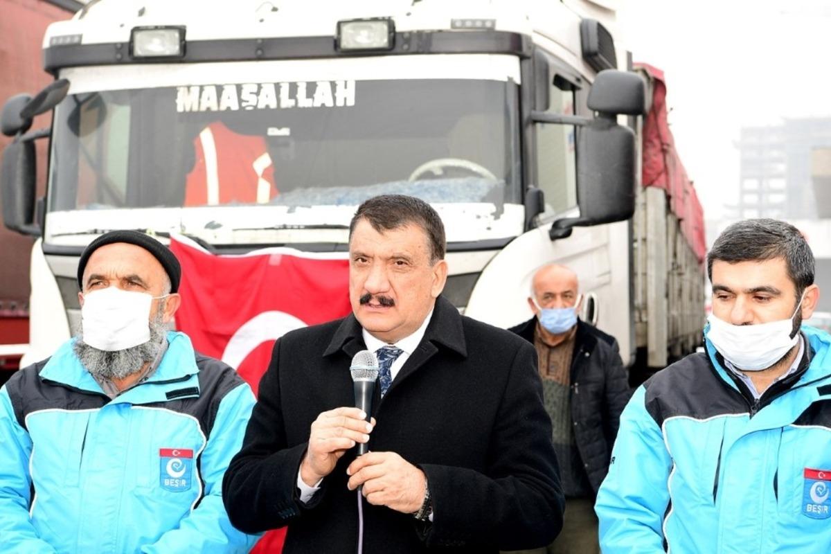 G&uuml;rkan, yardım tırlarının uğurlama t&ouml;renine katıldı