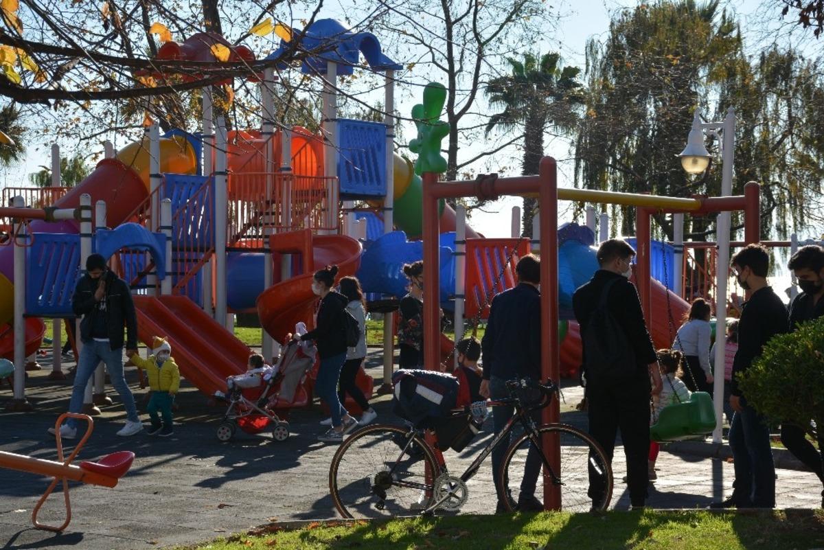 Sinop&rsquo;ta parklar cıvıl cıvıl