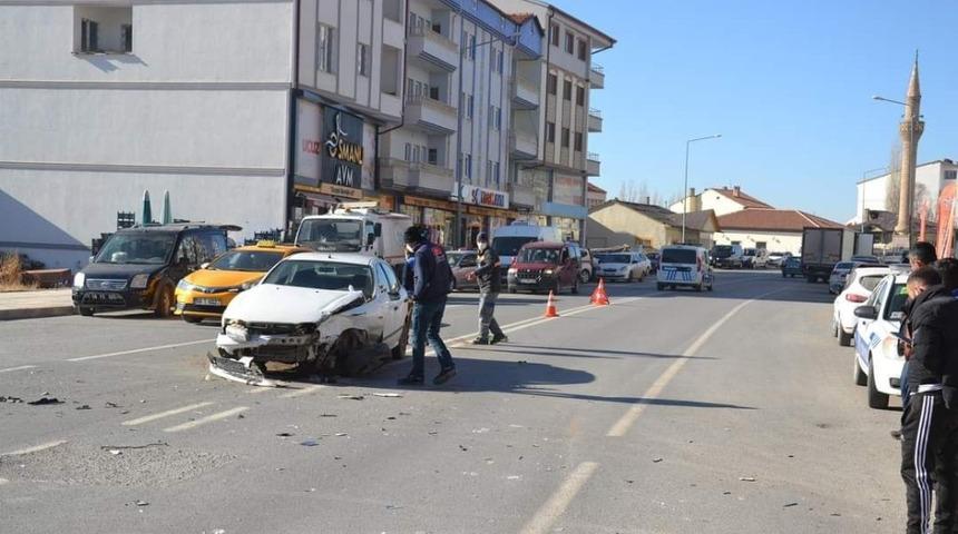 Sivas&rsquo;ta trafik kazası: 2 yaralı