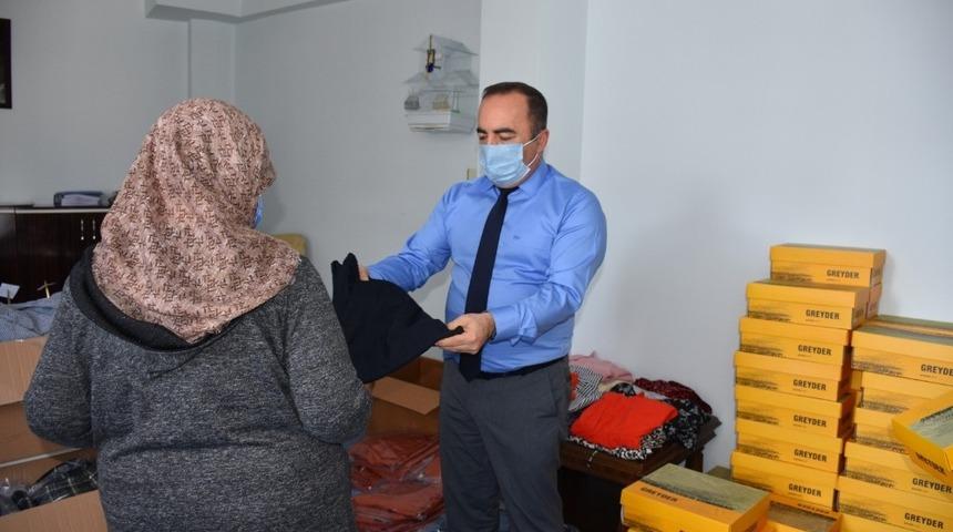 İskilip Belediyesi&rsquo;nden ihtiya&ccedil; sahiplerine giyim yardımı
