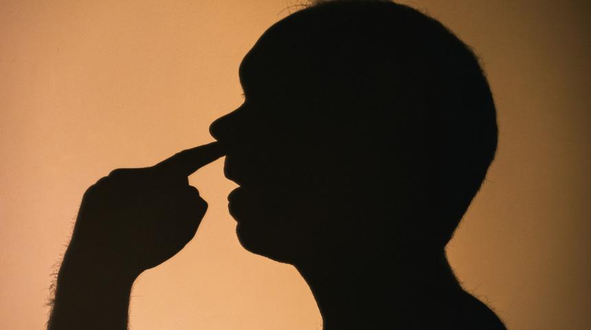 Uzmanlar uyarıyor: Pandemide burun karıştırmak neden tehlikeli?