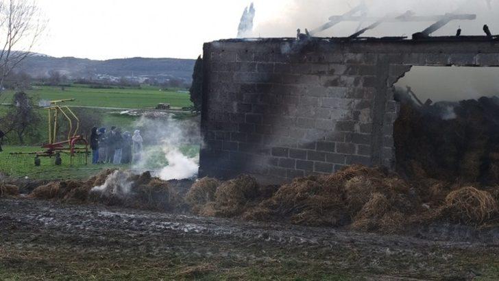 Mustafakemalpaşa’da muhtara ait samanlıkta yangın G4