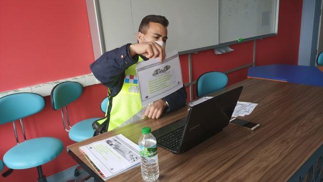 Jandarmadan öğrencilere online trafik eğitimi