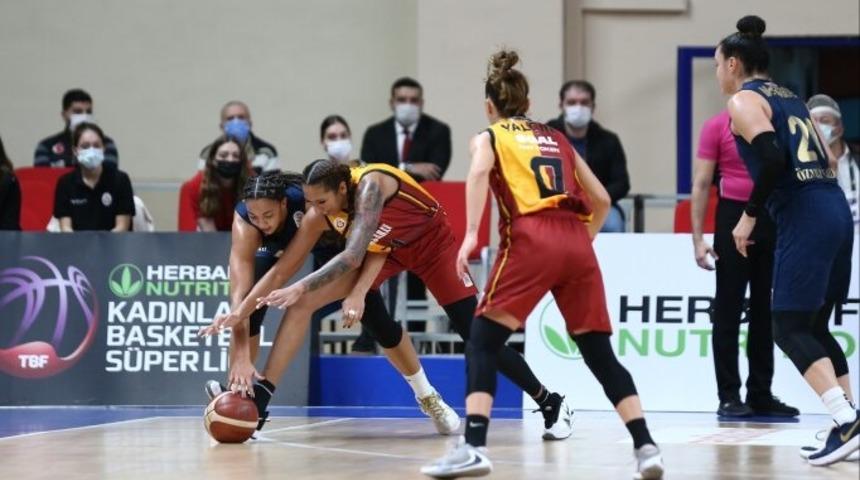 Fenerbahçe, derbide Galatasaray'ı 14 sayı farkla mağlup etti!