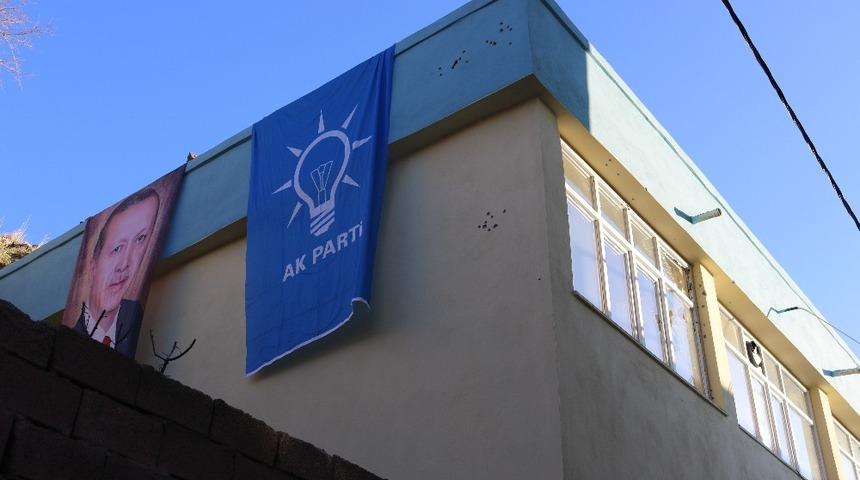 Diyarbakır'da AK Parti il&ccedil;e binasına silahlı saldırı