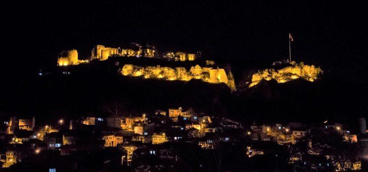 Kütahya Kalesi’nin aydınlatma projesinin ikinci etabı da hayata geçirildi G1