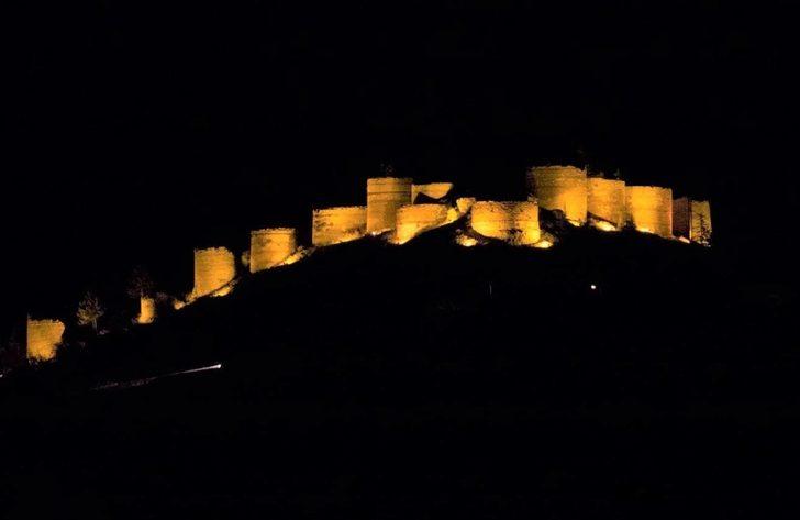 Kütahya Kalesi’nin aydınlatma projesinin ikinci etabı da hayata geçirildi G2