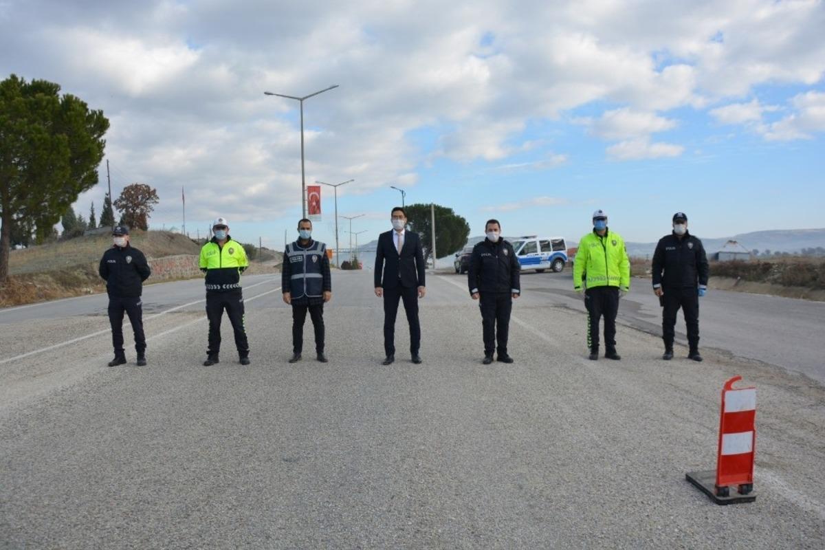 Selendi&rsquo;de polis ve jandarmadan huzur uygulaması