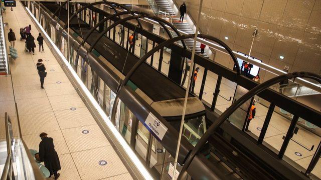 Yılbaşı gecesi Paris'teki metro hatlarının sadece yarısı çalışacak