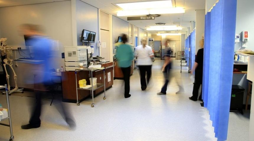 Independent: Londra'daki yoğun bakım yatakları bir hafta i&ccedil;inde dolabilir