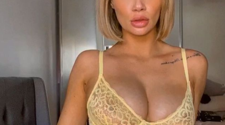 &Uuml;nl&uuml;lerin gen&ccedil;leşme sırrından yaptırdı! Makyajını sildi ger&ccedil;ek g&ouml;r&uuml;nd&uuml;