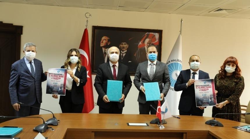 &Ouml;mer Halisdemir ve 15 Temmuz Ruhu Resim Yarışması Başvuruları başlıyor