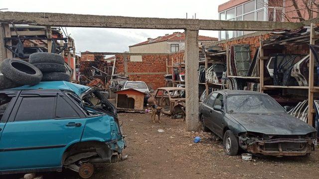 Onlarca araç ve motor bulunan oto galeriye soruşturma