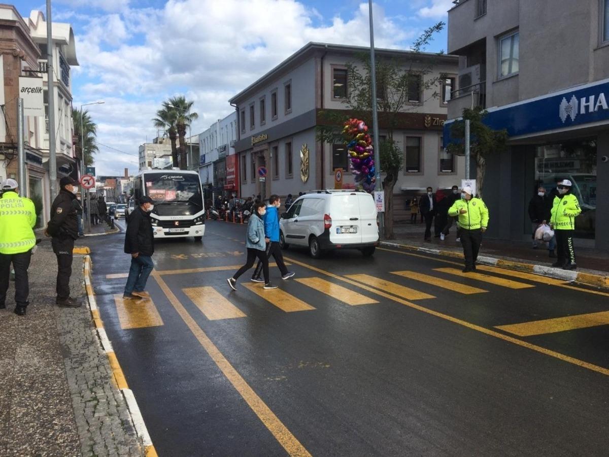 Ayvalık polisinden yoğun yılbaşı mesaisi