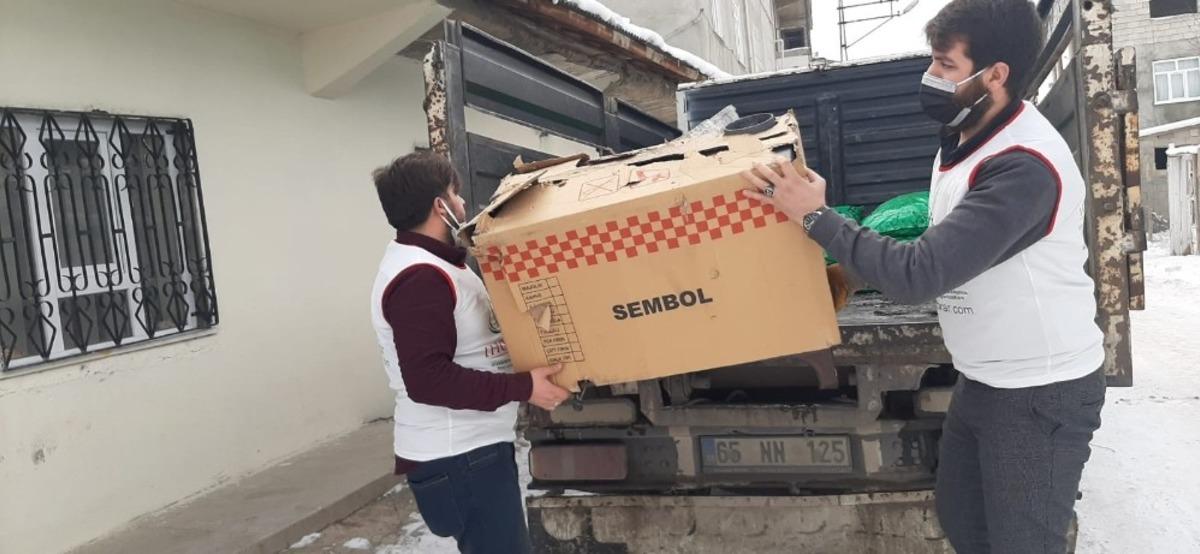İHO EBRAR Van&rsquo;da k&ouml;m&uuml;r yardımında bulundu