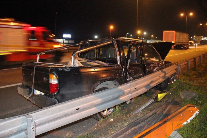 Kocaeli TEM Otoyolu’nda kamyon ve hafif ticari araç çarpıştı: 1 yaralı G5