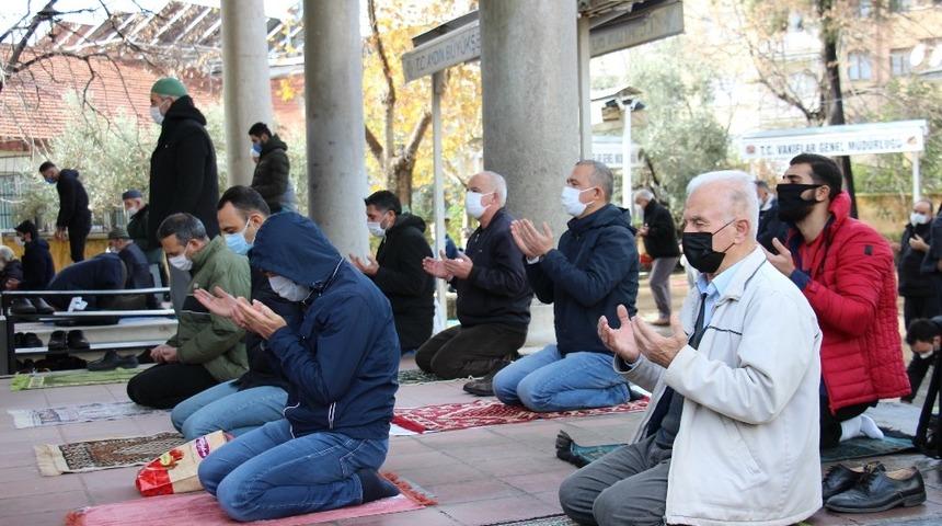 Aydınlılar Cuma namazını camilerde kılabilecek