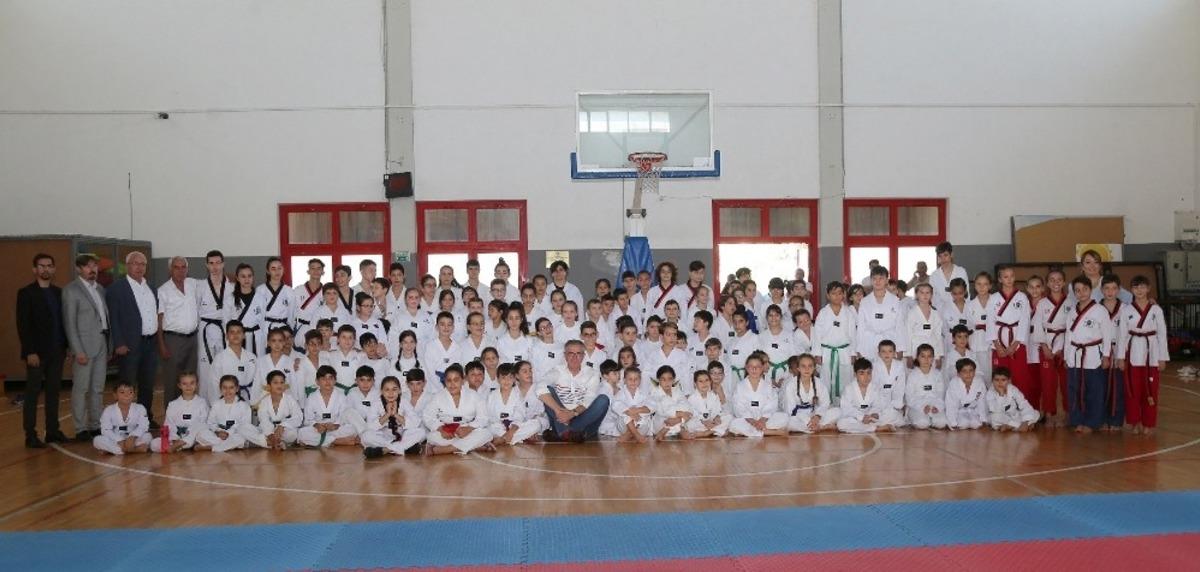 Gaziemirli sporcular madalyaları topladı