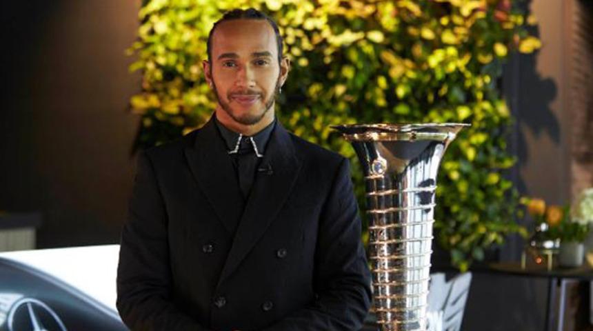F1 Şampiyonu Lewis Hamilton'a 'şövalye' unvanı verildi
