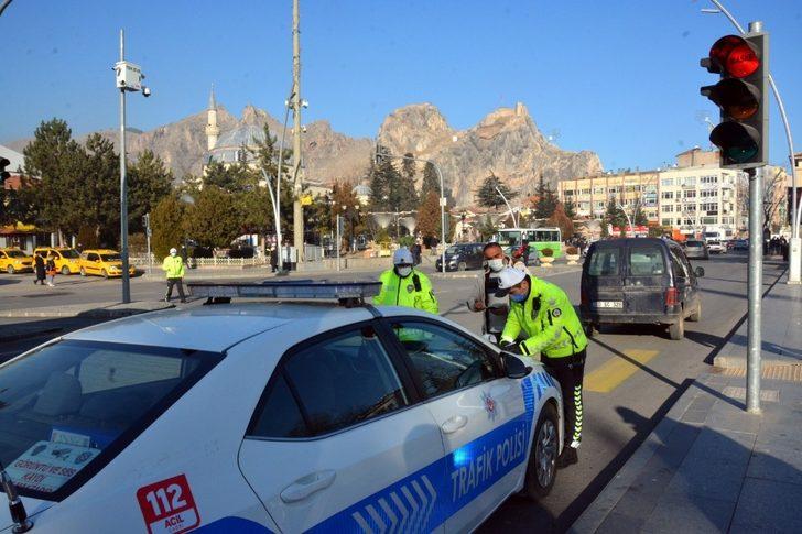 Tokat’ta, korona virüs tedbirlerine uymayanlara ceza yağdı G3