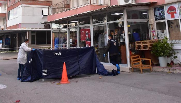 İzmir'de dehşet! Babasını sokak ortasında sopayla döverek öldürdü