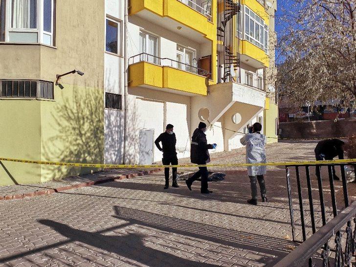 Boşanma aşamasındaki kadın 8. kattan atlayarak yaşamına son verdi G5