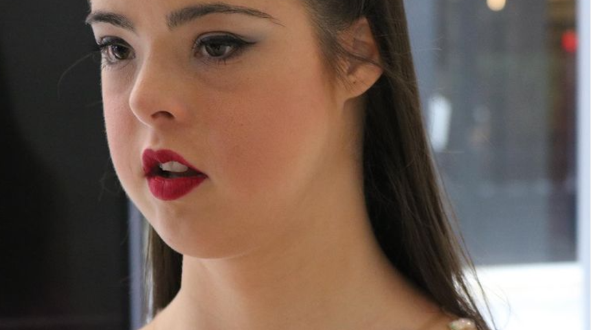 Herkes onun peşinde! Down sendromlu kızın ilham veren modellik yolculuğu 