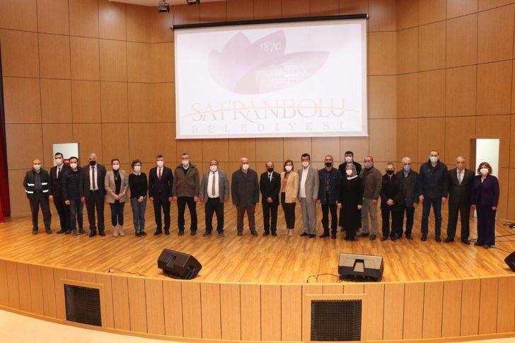 Başkan Köse emekli olan personellere plaket takdim etti G2